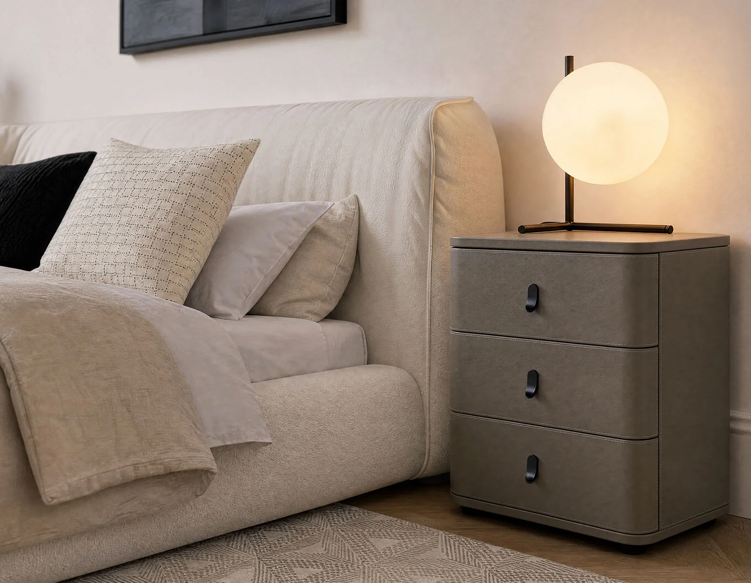 GAEL — Contemporary 3-drawer nightstand