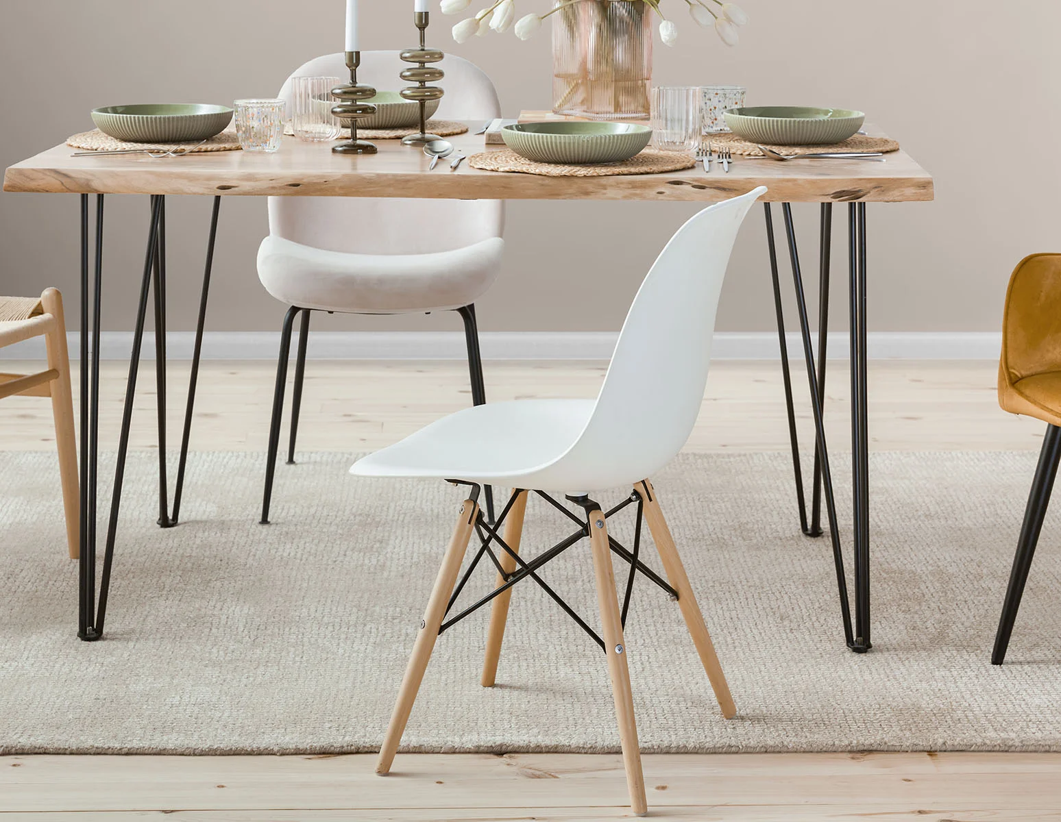 EIFFEL — Mid-century modern chair with solid beech wood legs (90-10-11-10) - Image 8