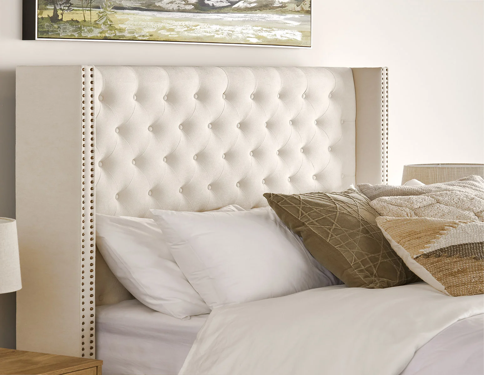 VERSAILLES — Traditional tufted upholstered wingback king size bed (82-62-30-95) - Image 9