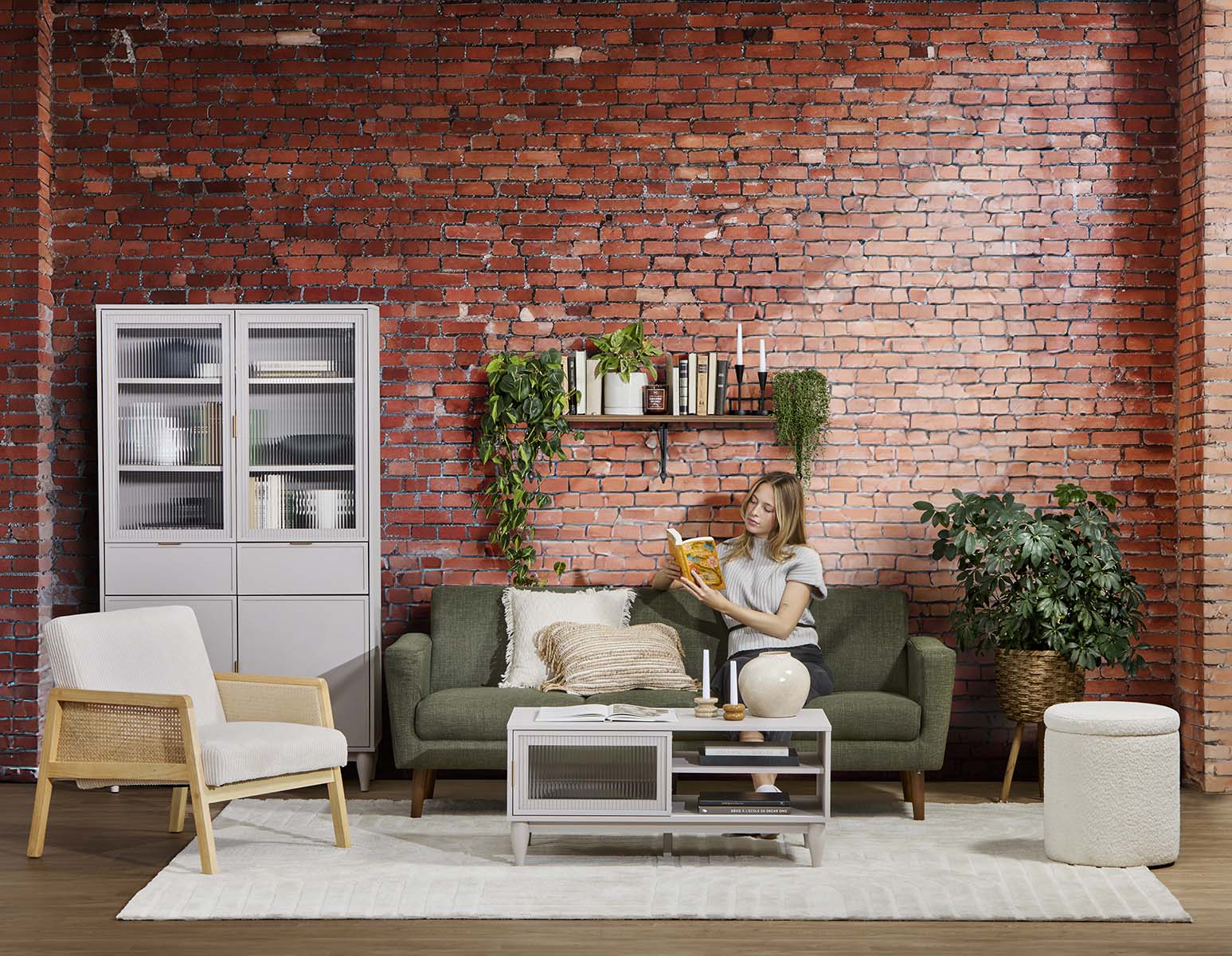 VALOIS — Mid-century modern apartment sofa (88-15-21-26)