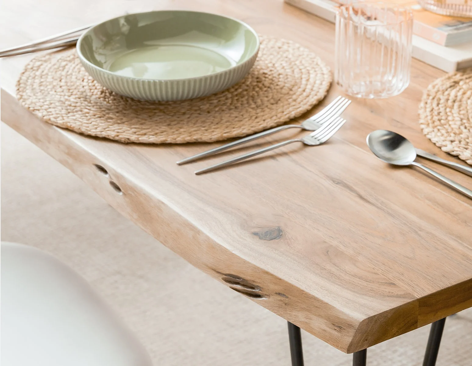 RENO — Solid acacia wood dining table 140 cm - Image 9