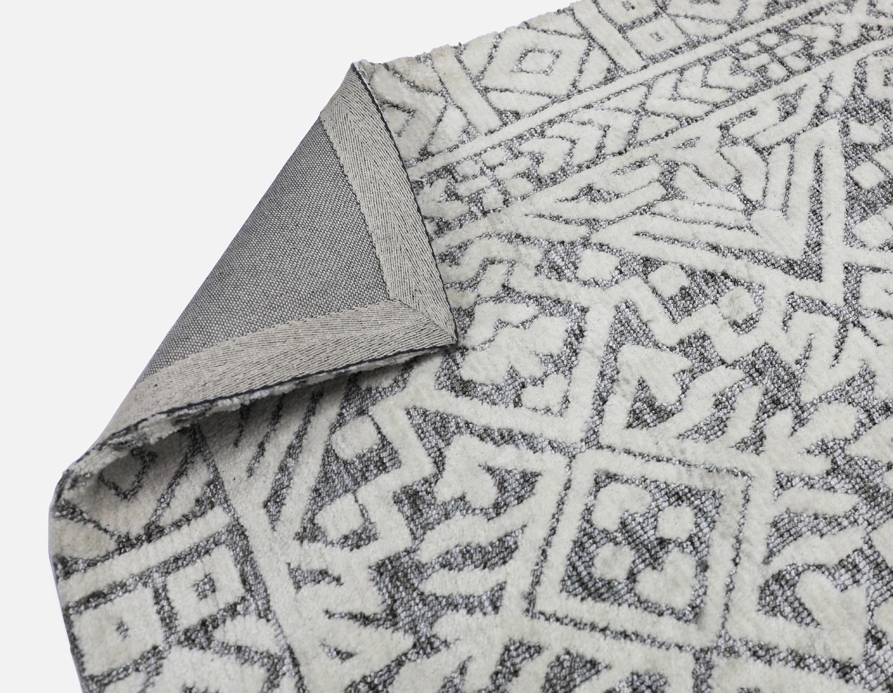 MILT — Knitted polyester rug 6'x9' - Image 2