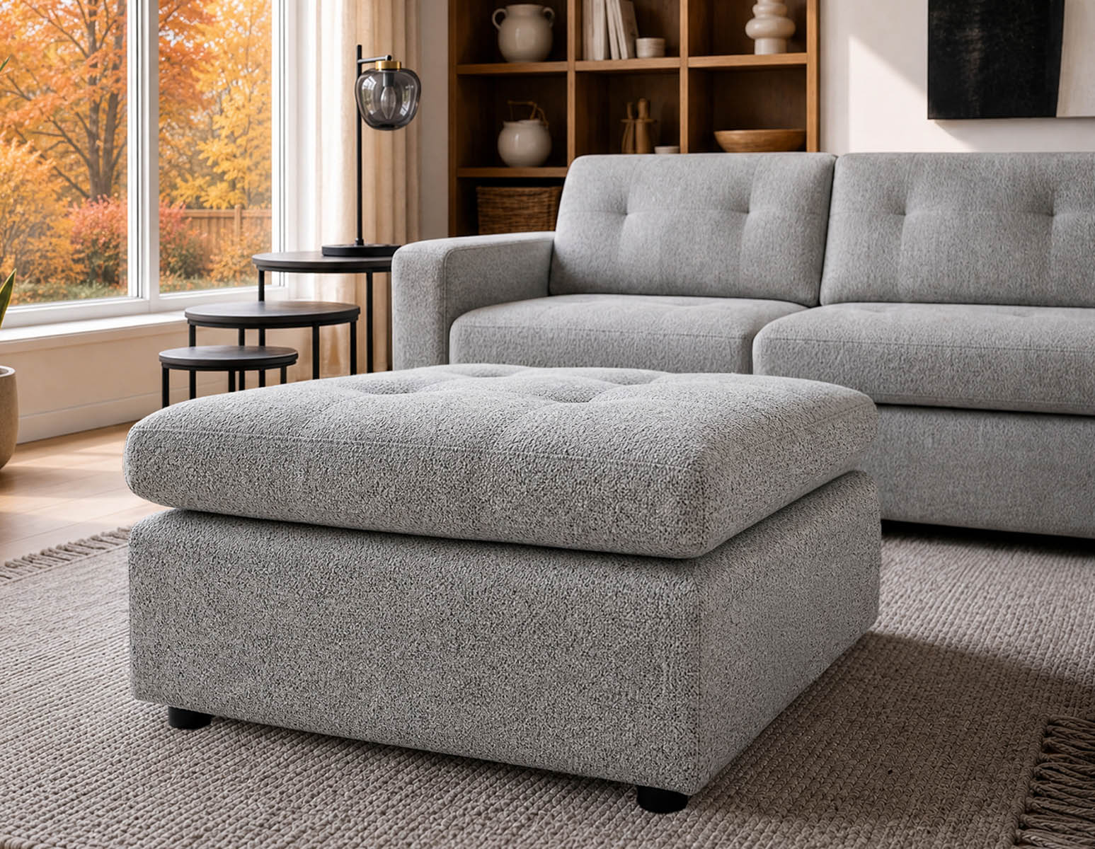 LEONIA — Contemporary ottoman (90-72-98-30)