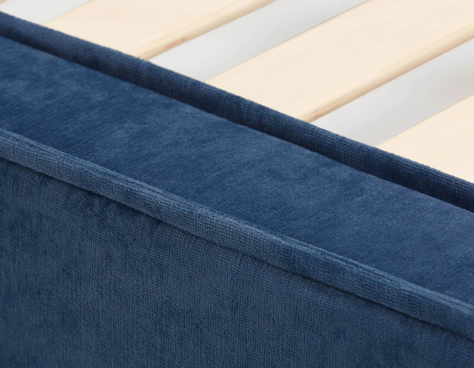 SORGUE — Upholstered queen size bed with storage (28-49-09-60) - Image 6