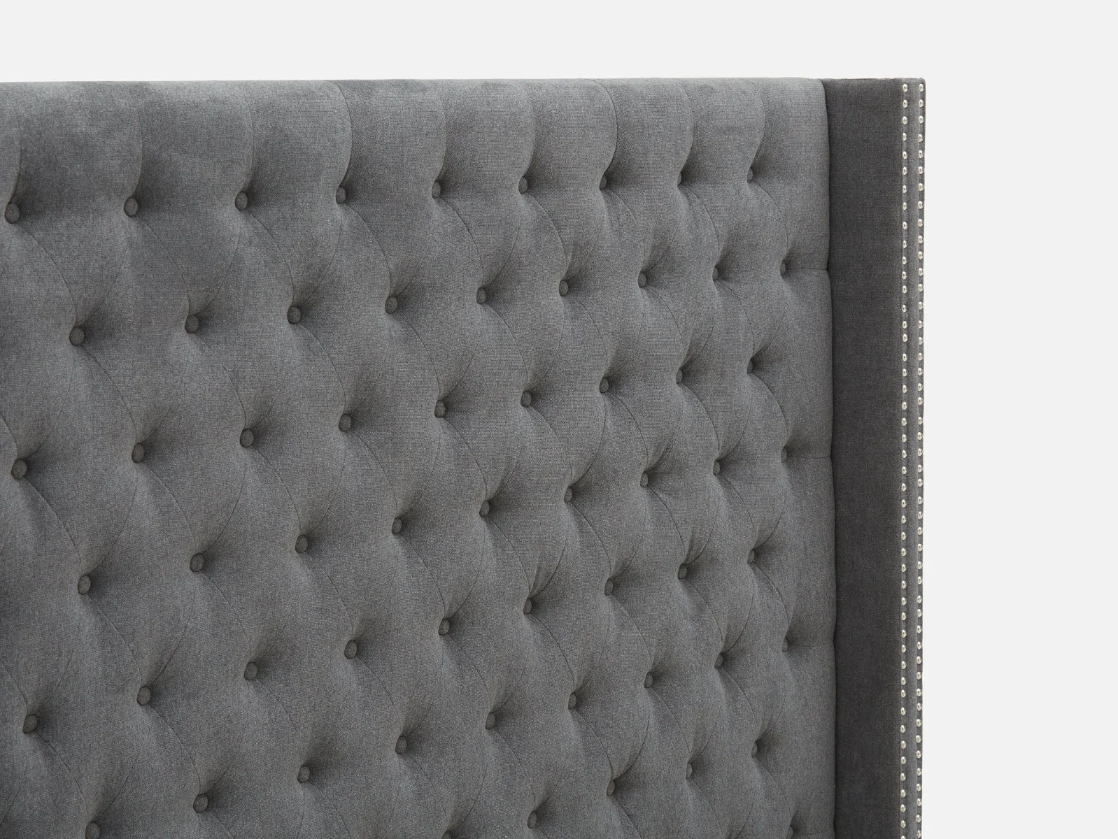 VERSAILLES — Traditional tufted upholstered wingback king size bed (82-62-30-30) - Image 4