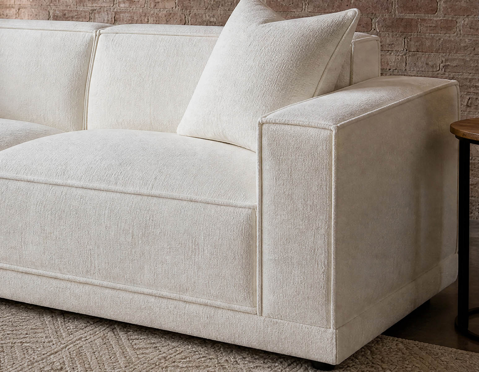 HILLARY — Modern low back 96" luxury sofa (64-85-93-10) - Image 15