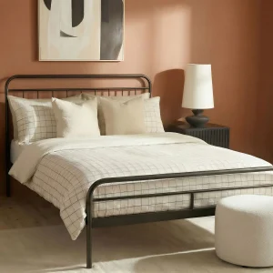 BREE — Iron queen size bed (97-19-21-20-D)