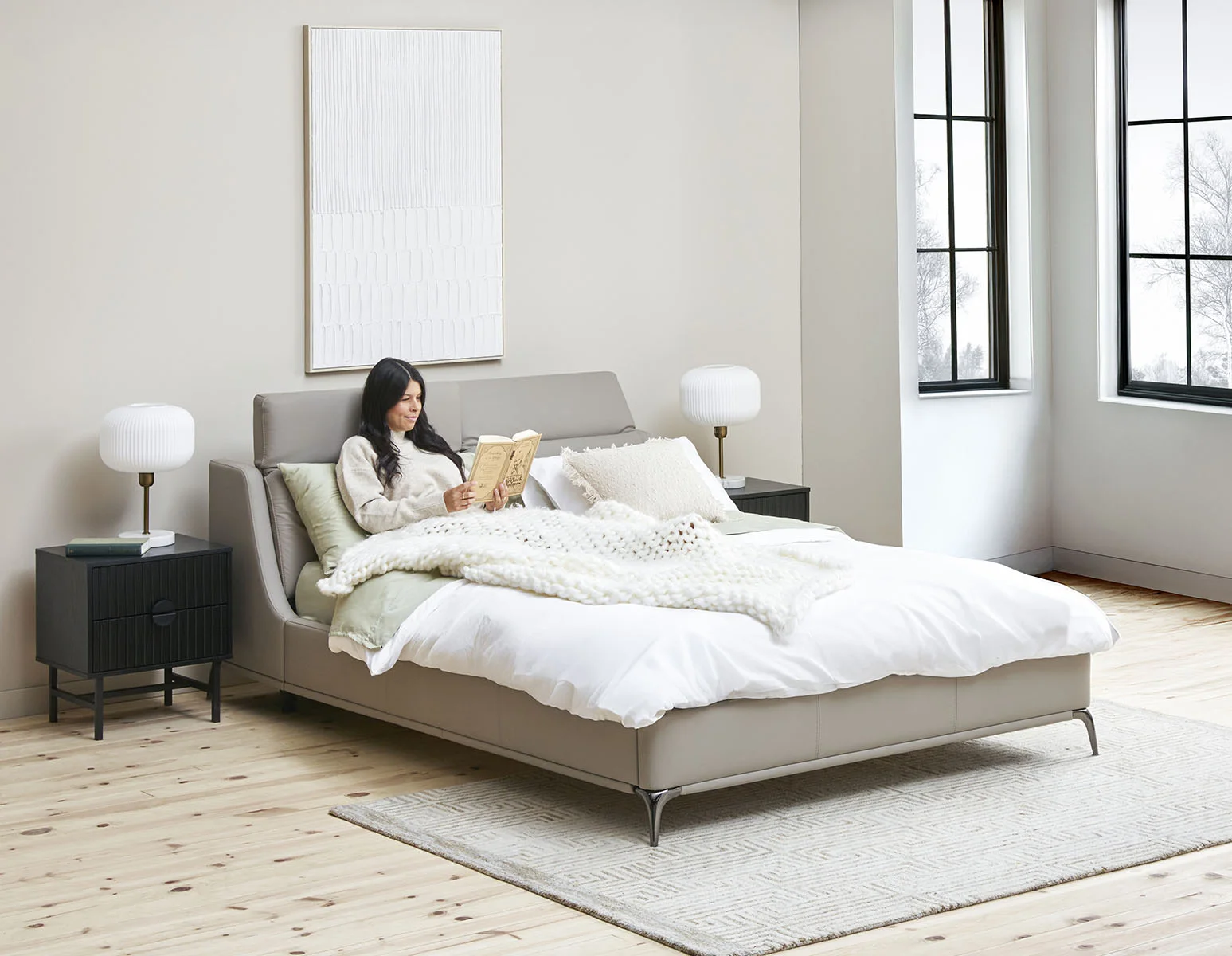 JONNAH — Leather queen size bed