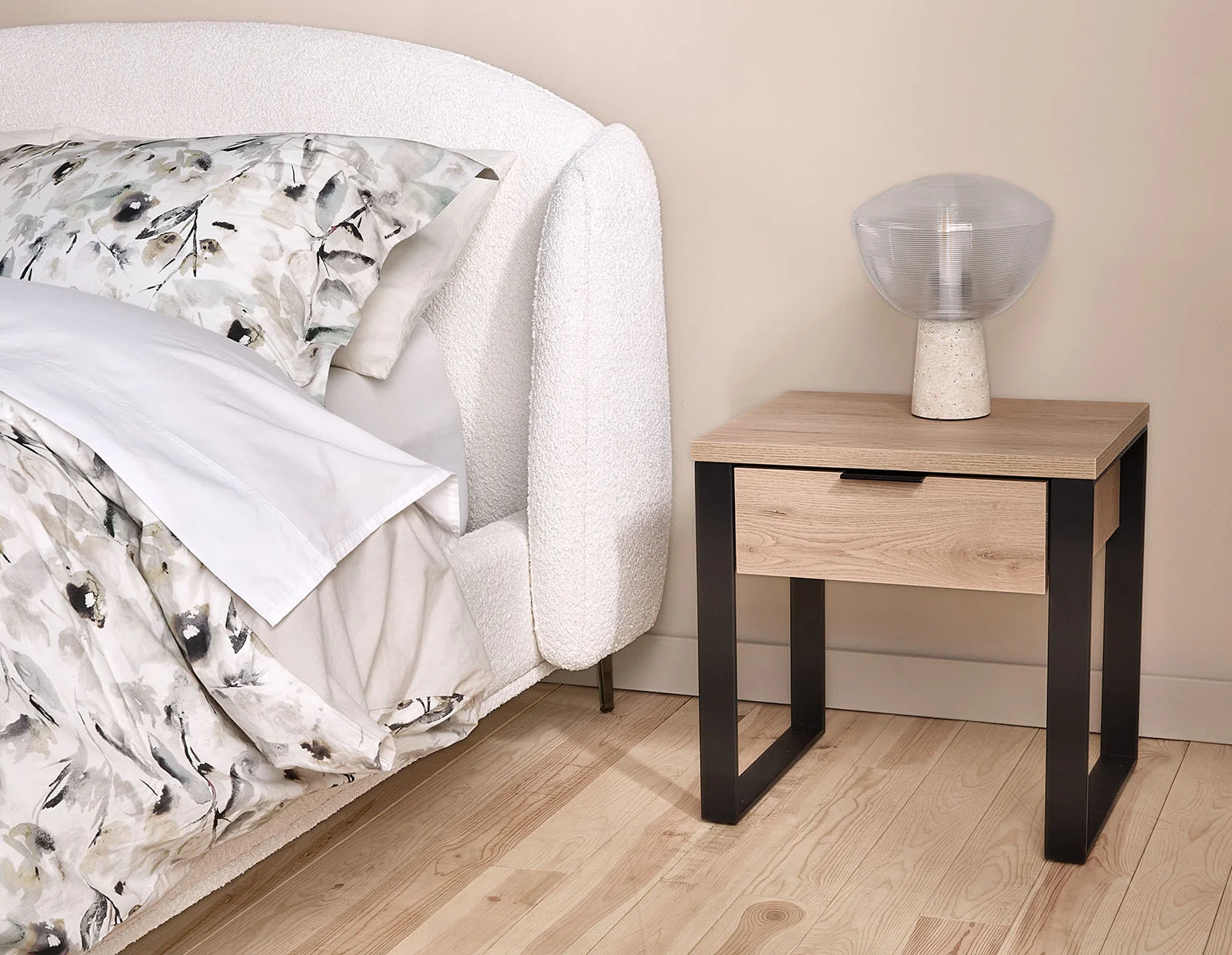 RYA — End table (91-02-96-04)