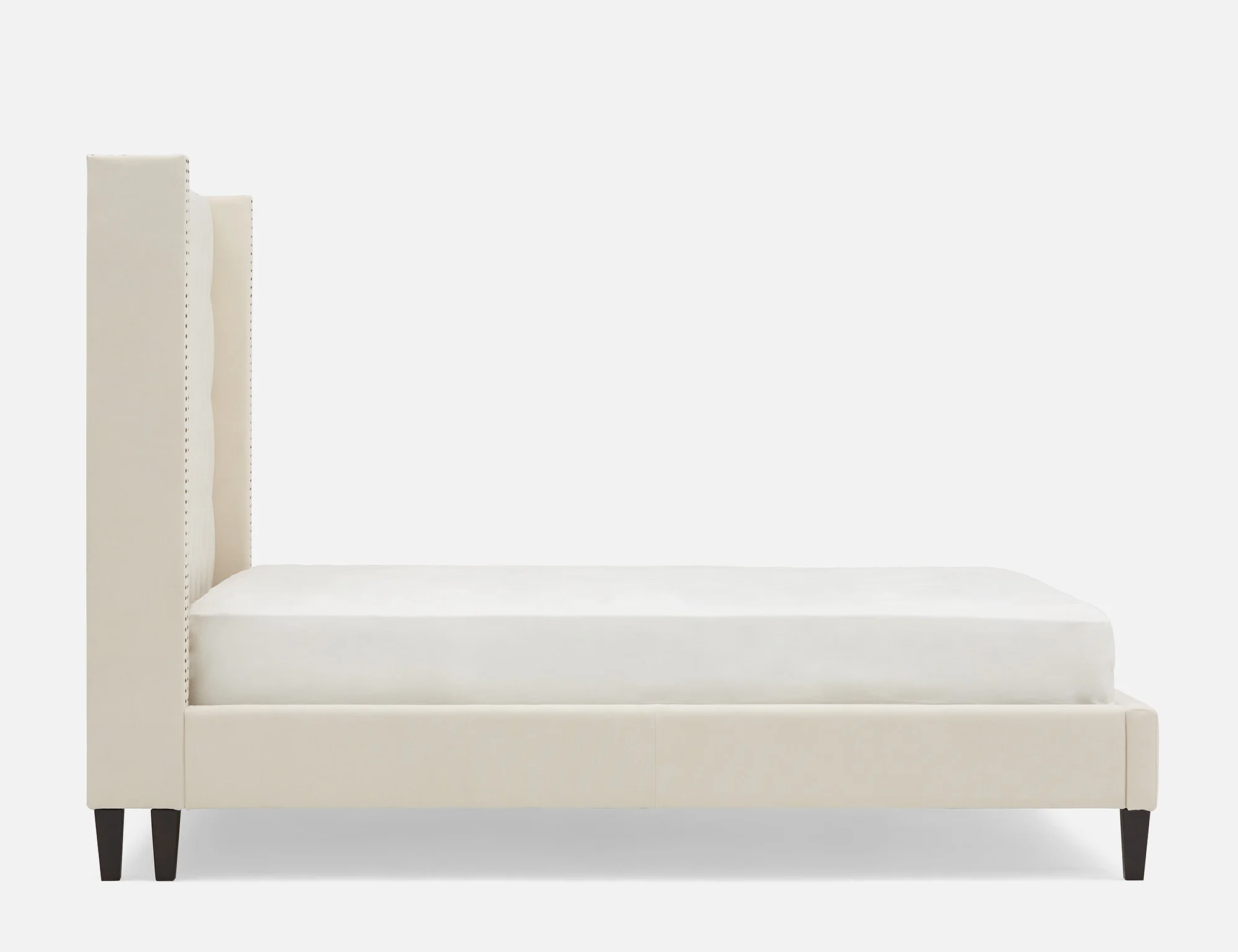VERSAILLES — Traditional tufted upholstered wingback king size bed (82-62-30-95) - Image 7