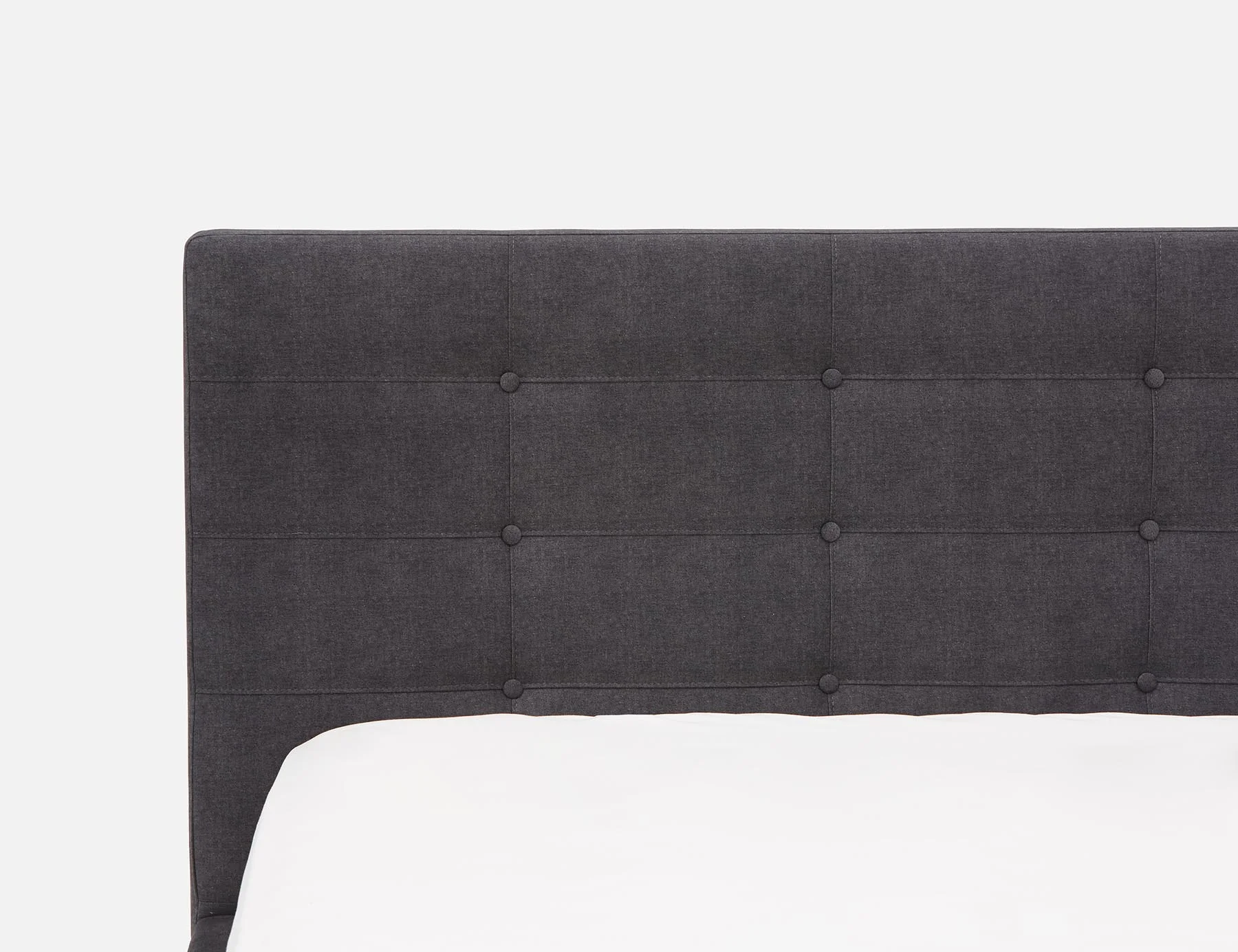 CARME — Mid-century modern tufted upholstered king size bed (98-53-18-33-D) - Image 4