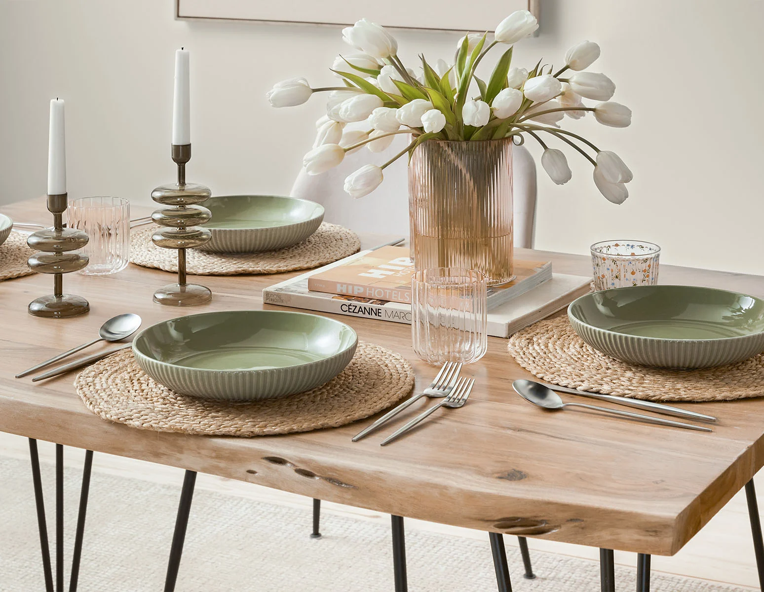RENO — Solid acacia wood dining table 140 cm - Image 10
