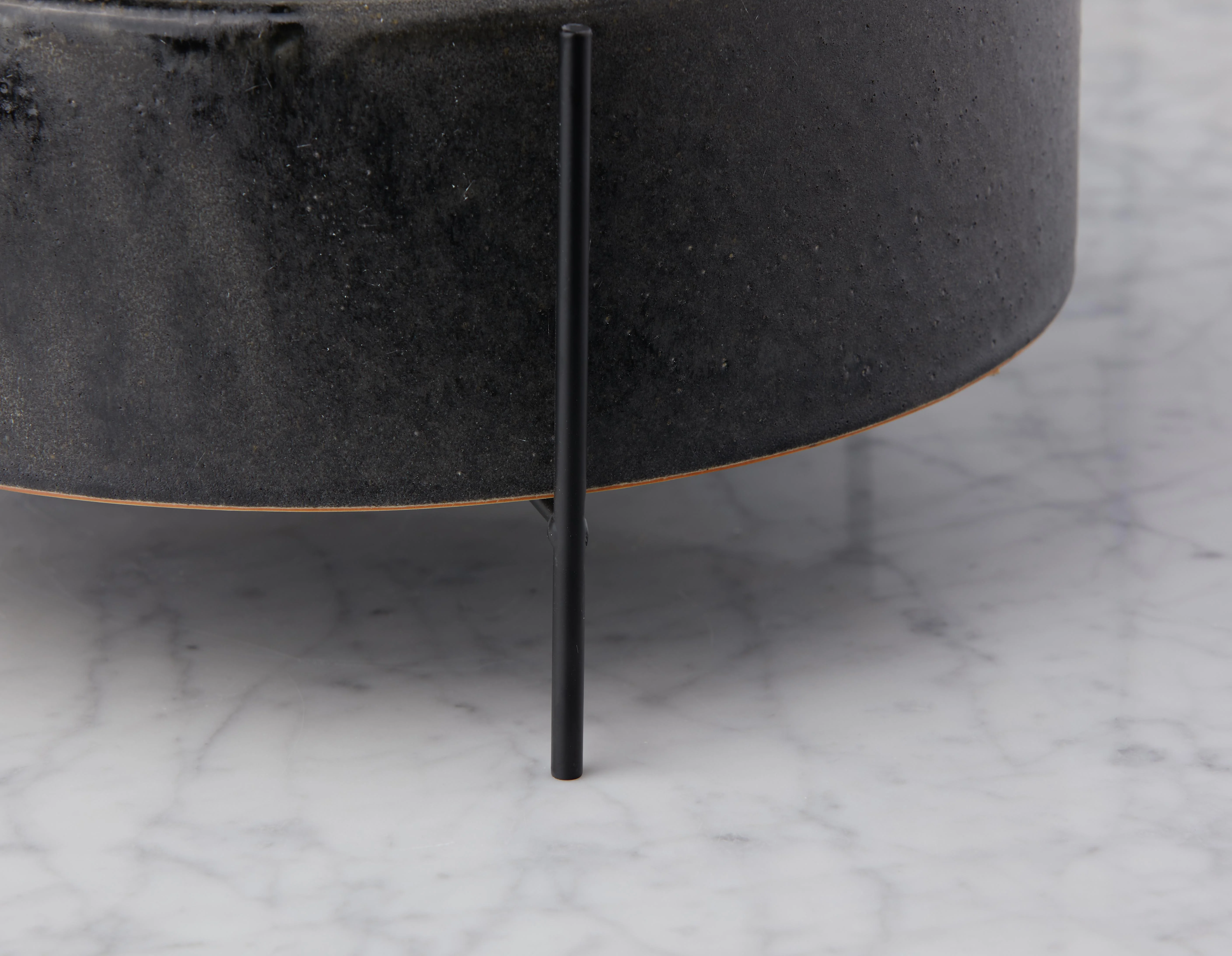 KENDALL — Ceramic planter with metal stand 34 cm - Image 4