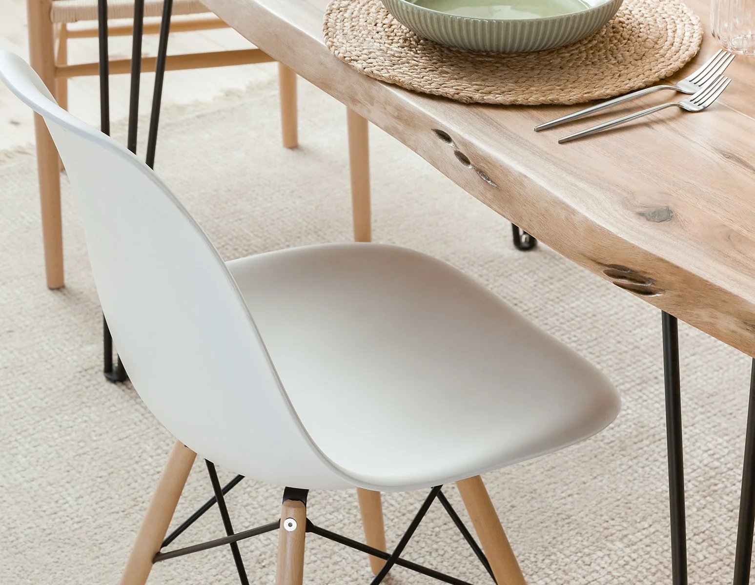 EIFFEL — Mid-century modern chair with solid beech wood legs (90-10-11-10) - Image 7