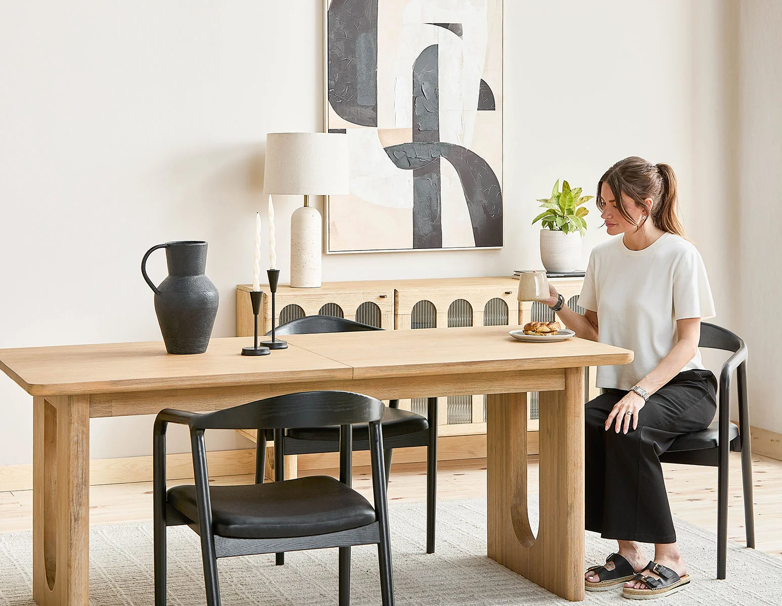 PRIYA — Extendable acacia wood dining table 180-220 cm - Image 16