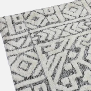 MILT — Knitted polyester rug 6'x9'