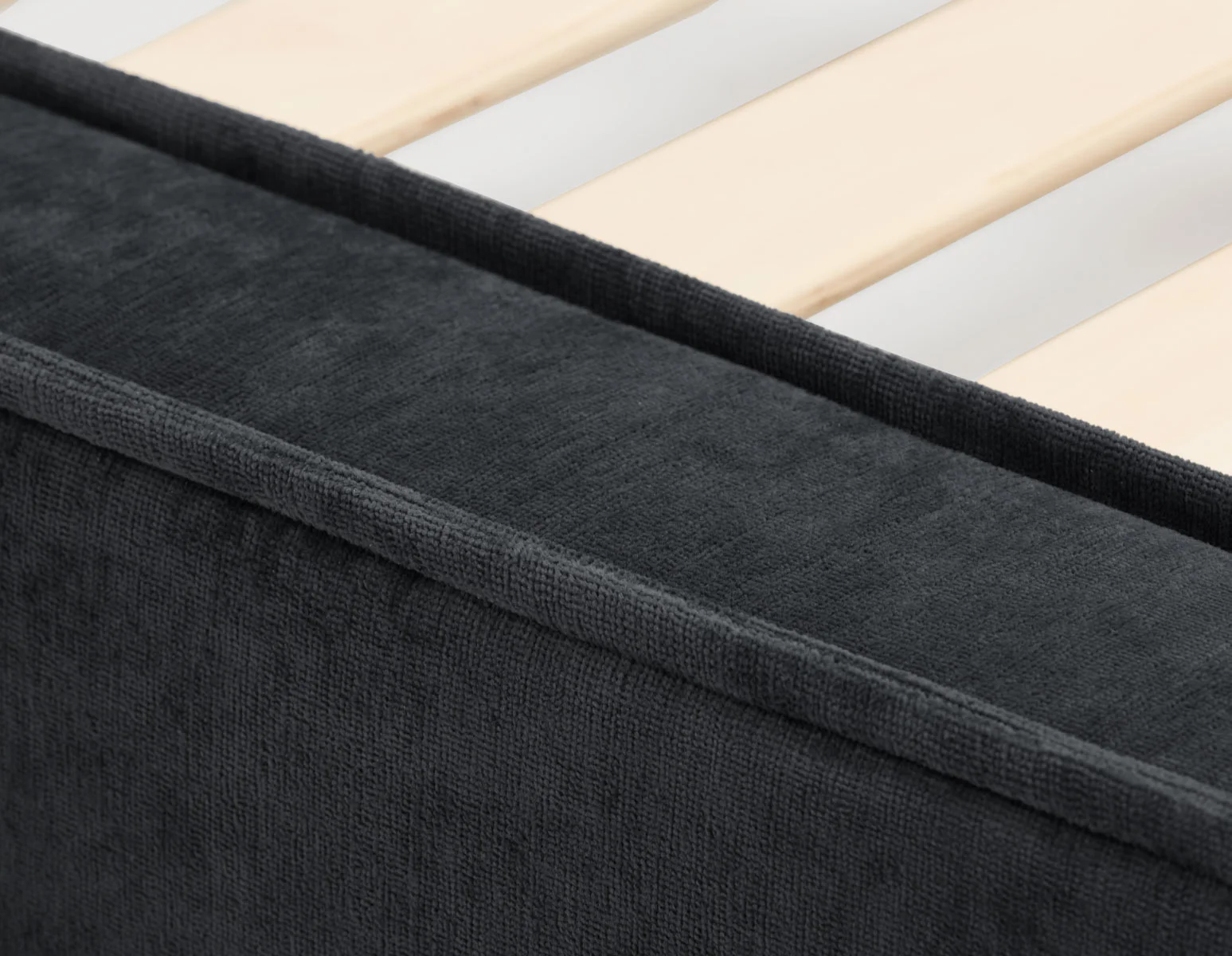 SORGUE — Upholstered queen size bed with storage (28-49-09-20) - Image 5
