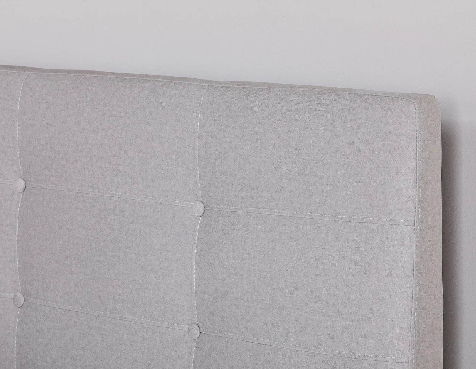 CARME — Mid-century modern tufted upholstered king size bed (98-53-18-30-D) - Image 6