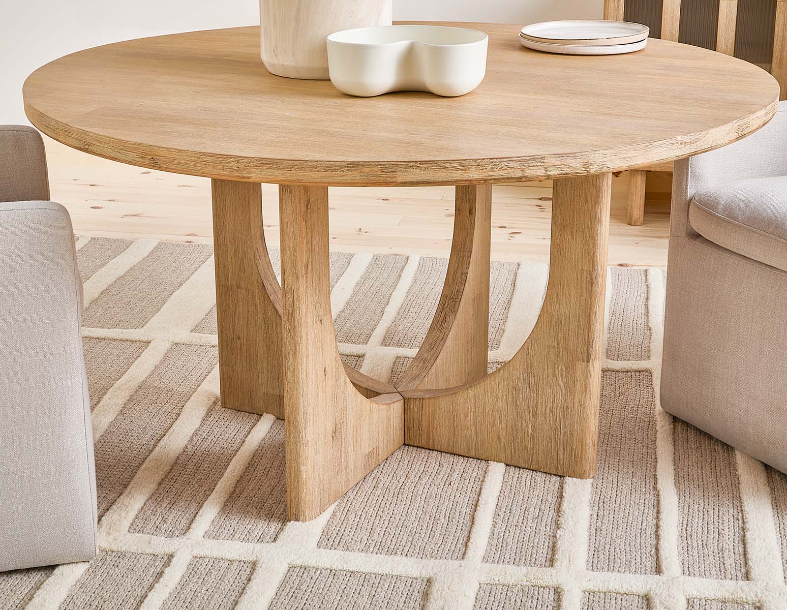 PRIYA — Round acacia wood dining table 140cm (82-02-54-42) - Image 10