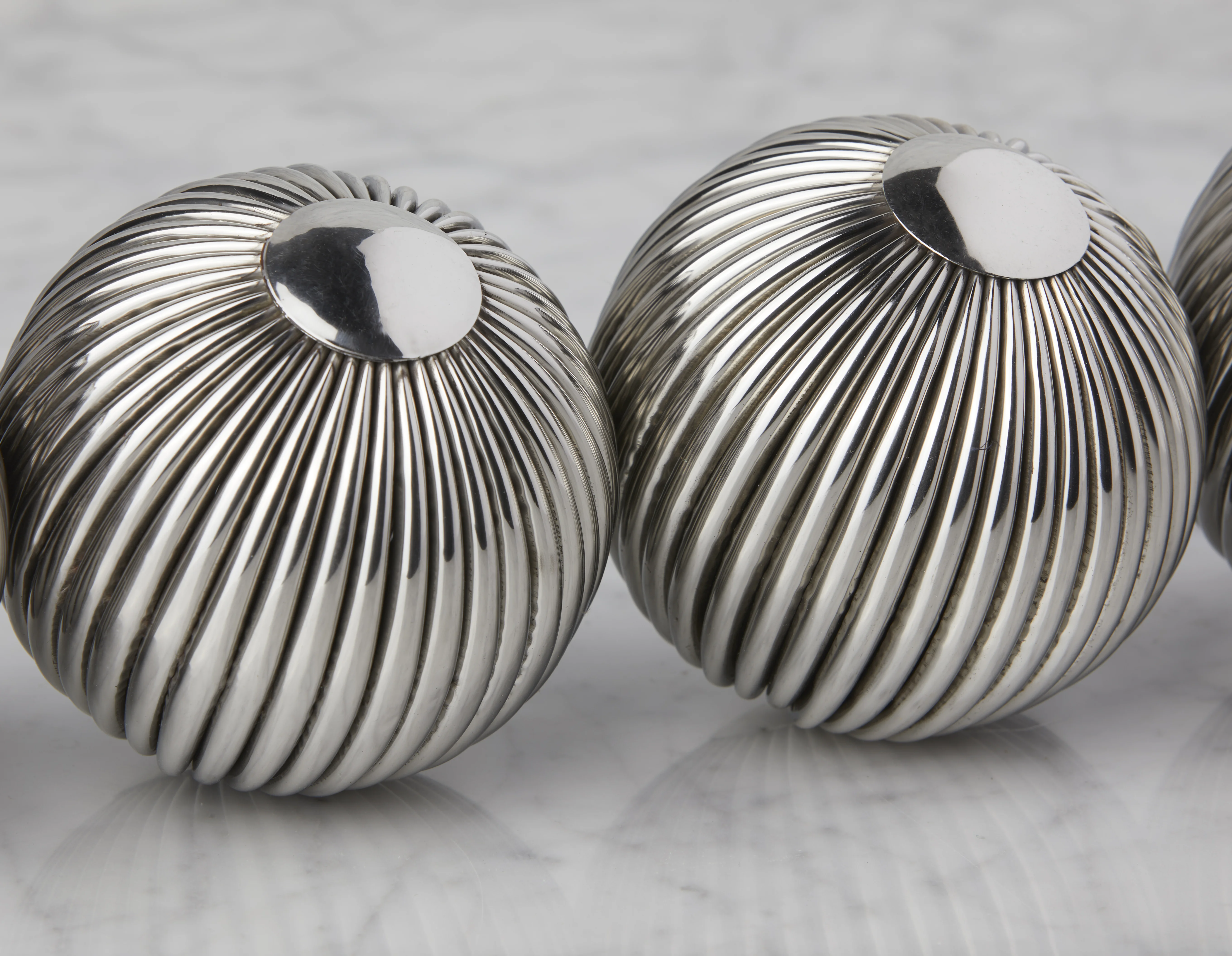 BASILE — Set of 4 decorative balls 10 cm - Image 2