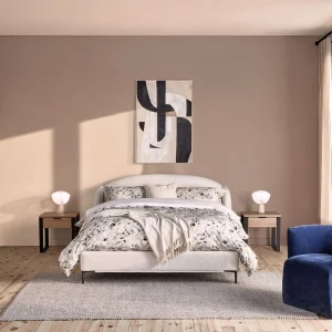PORTLAND — Queen size bed (92-52-14-46)