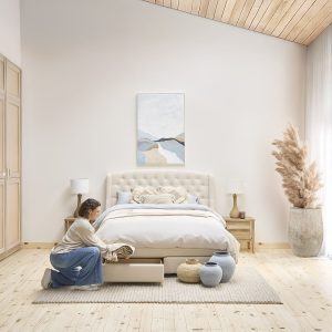 RAVEL — Traditional tufted upholstered wingback queen size bed with storage (81-42-52-46)