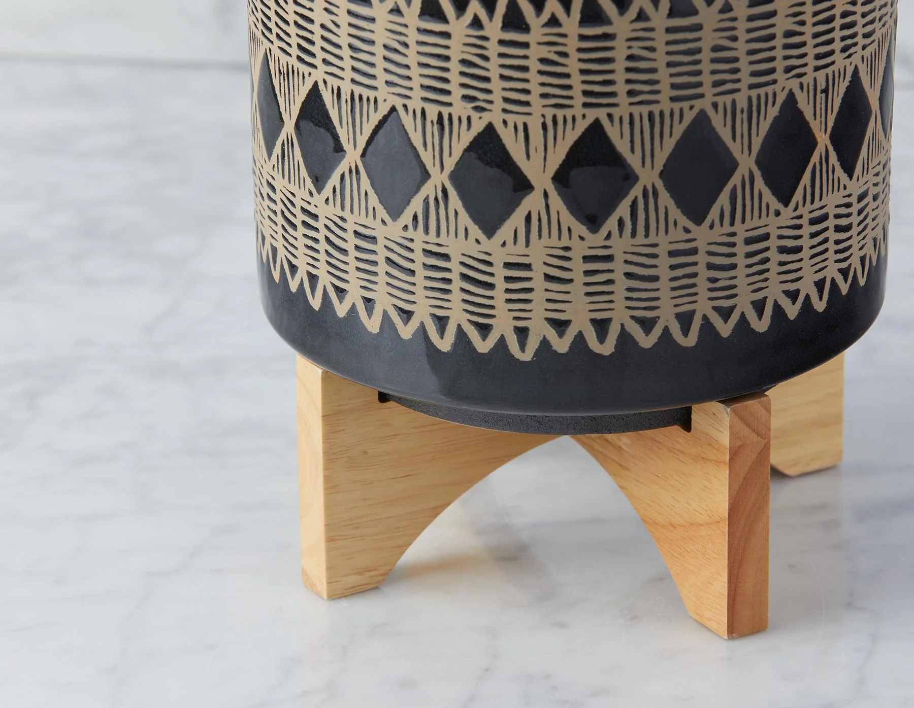 ADEN — Ceramic pot with wood stand 22 cm - Image 6