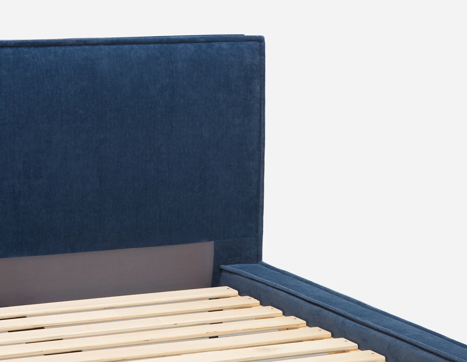 SORGUE — Upholstered queen size bed with storage (28-49-09-60) - Image 9