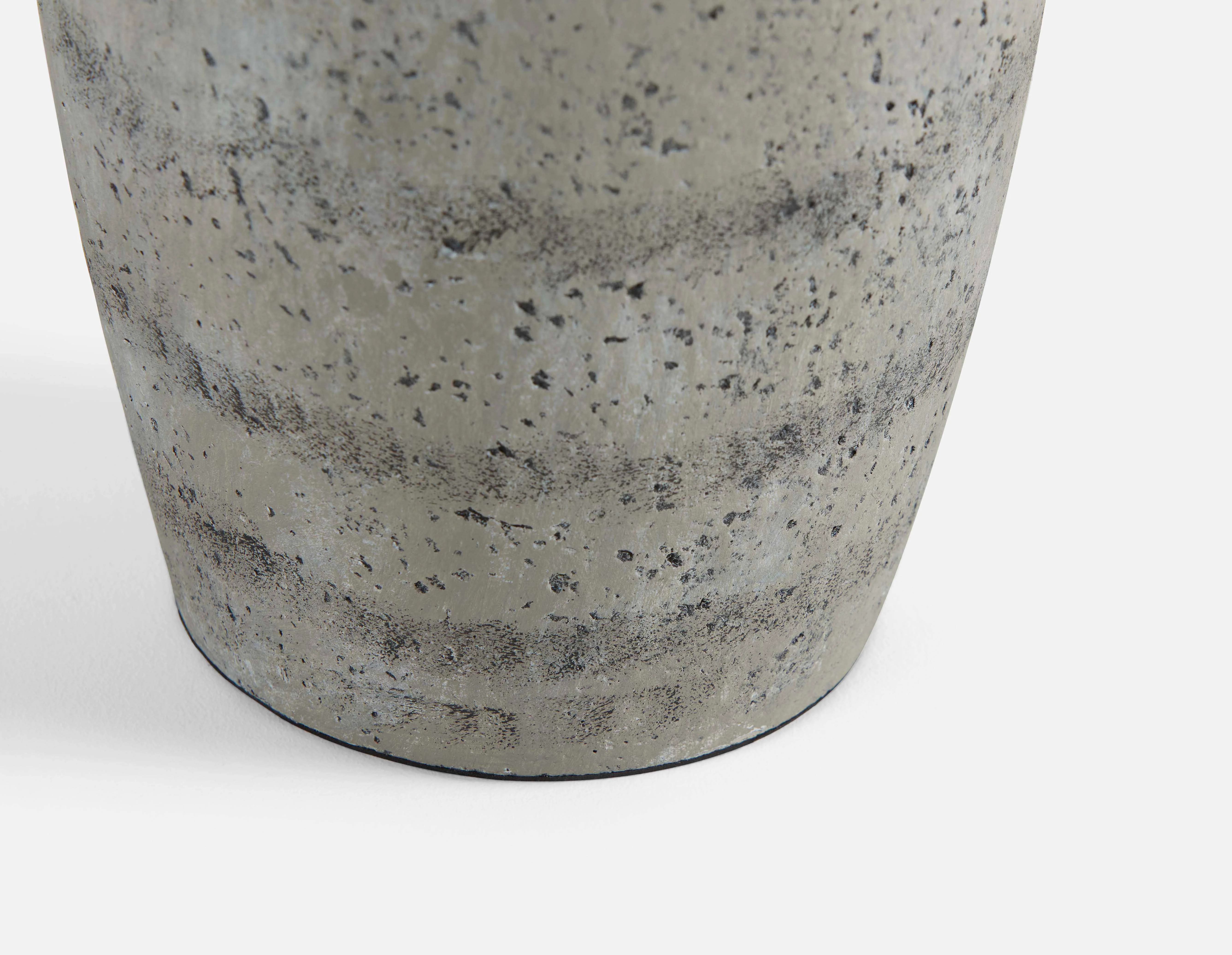 MISAKO — Cement base table lamp 60 cm height - Image 4